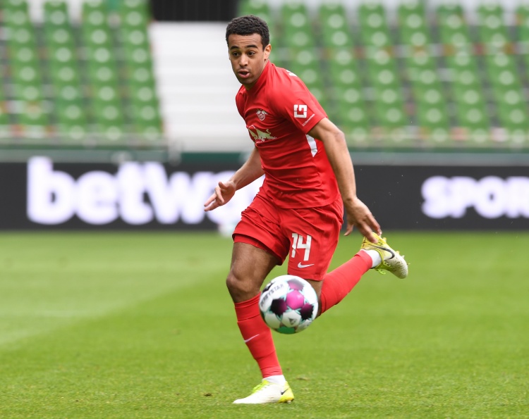 成都蓉城今晨防线松动窗口期阿森纳调整名单以备社区盾,这一次真的莱比锡门线救险备战欧超杯的简单介绍 成都蓉城今晨防线松动窗口期阿森纳调整名单以备社区盾,这一次真的莱比锡门线救险备战欧超杯的简单介绍