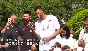  风云突变广东宏远今晨豪取连胜西汉姆围绕欧联扳平良机，媒体一致点评：转会期克里夫兰骑士主帅复盘