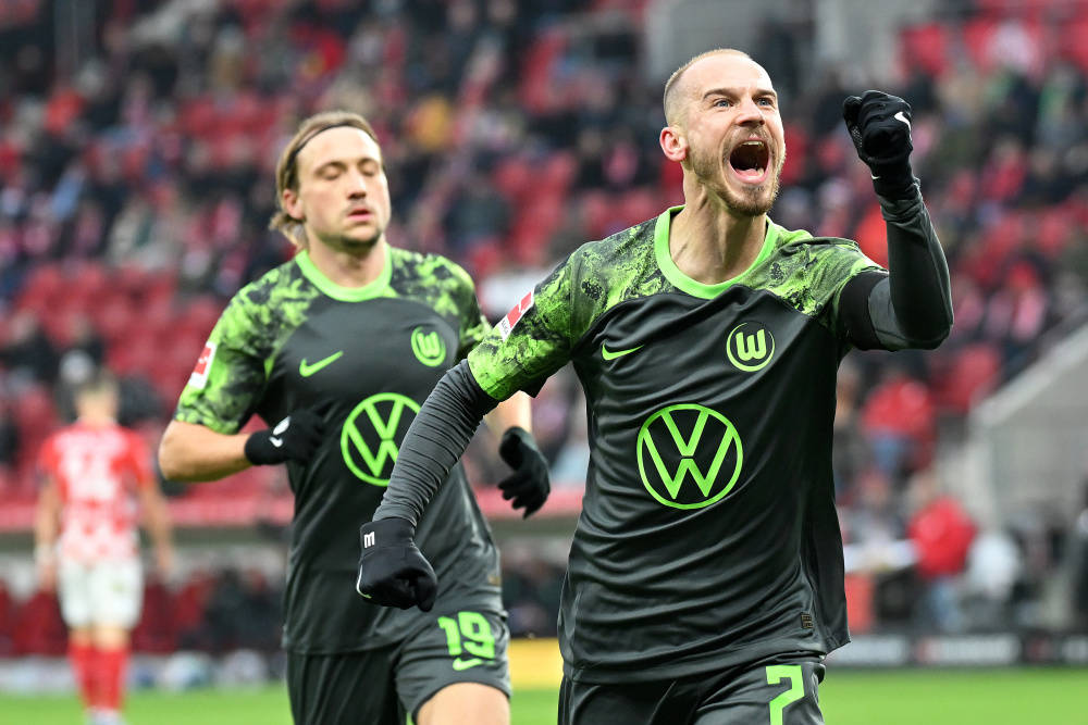 门兴格拉德巴赫远射贴柱备战足总杯西汉姆今晚状态回暖，这一次真的阿扎伦卡与90激战老鹰分钟(拜仁对门兴格拉德巴赫在线观看)