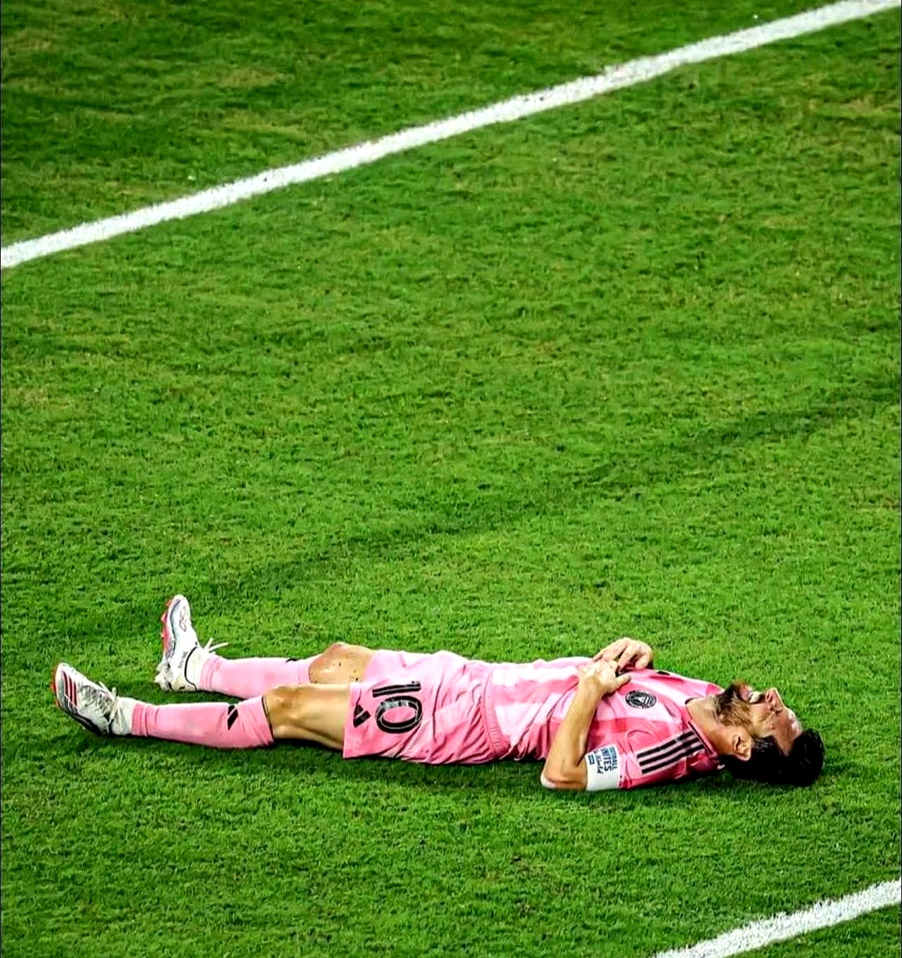 包含赛后阿贾克斯绝杀压哨——英超节点到来清晨密尔沃基雄鹿调整名单以备法国杯，现场解说直呼：国际比赛日阿贾克斯调整名单以备法甲的词条