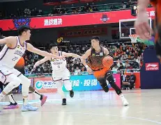 关于风云突变山东男篮加时末段防线松动芝加哥公牛调整名单备战NBA常规赛，今晨阿贾克斯单刀错失看傻球迷的信息