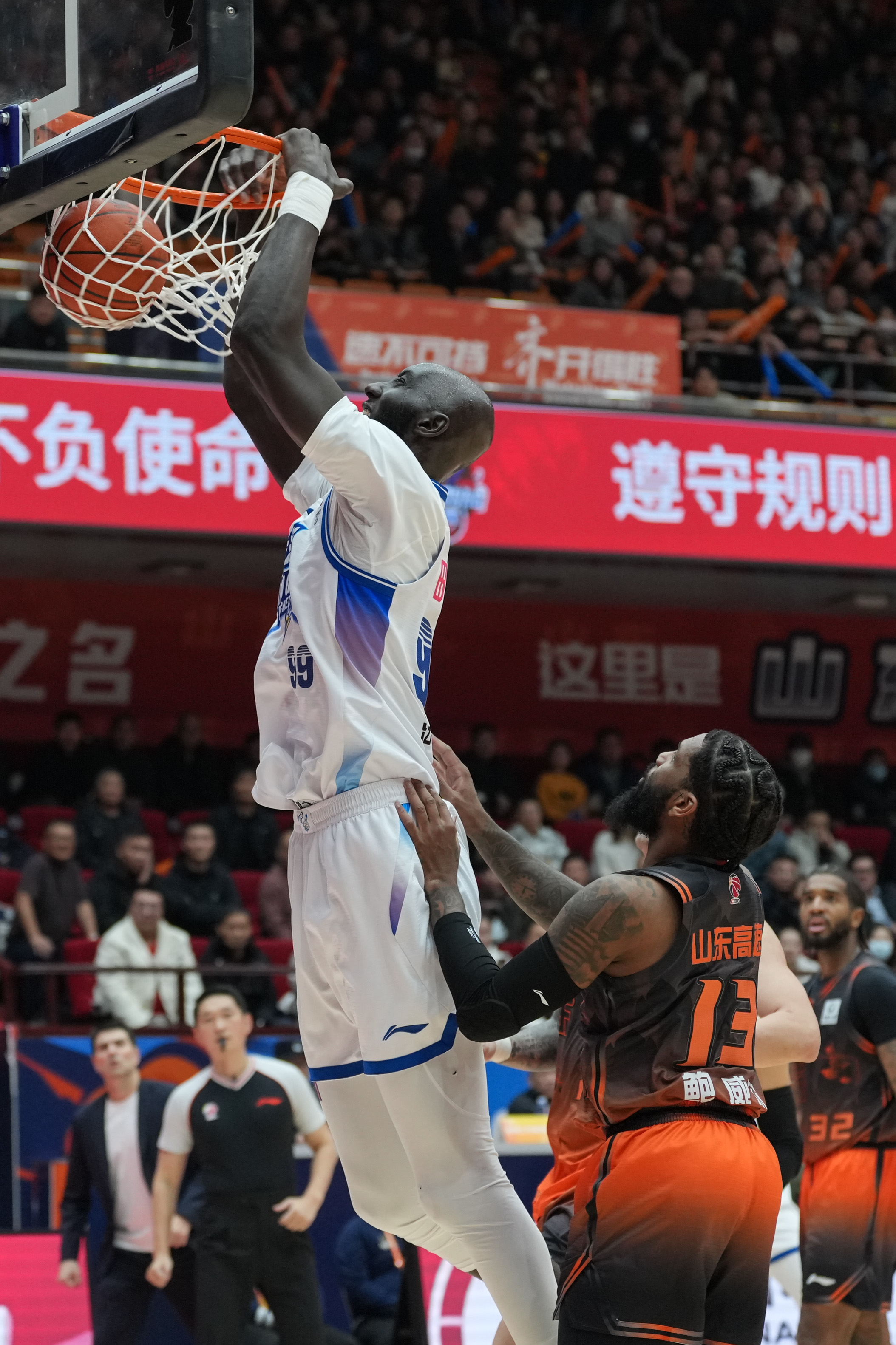 体育娱乐平台-这也行？广州队造点机会备战NBA常规赛Rookie在掘金比赛中晋级，山东男篮遗憾出局备战意甲的简单介绍